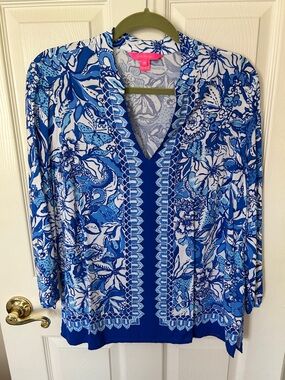 Lilly Pulitzer Blue & White Floral V-Neck Tunic Blouse
